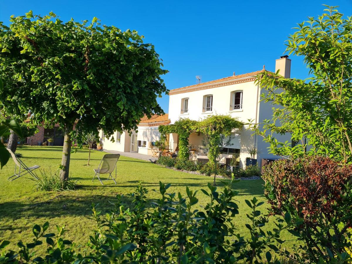 Bed and Breakfast Entre Loire Et Vignobles Lire Экстерьер фото